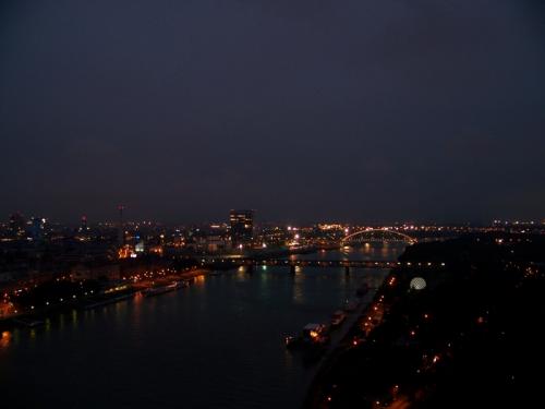 Bratislava bei Nacht (slovac_republic_100_3673.jpg) wird geladen. Eindrucksvolle Fotos aus der Slowakei erwarten Sie.
